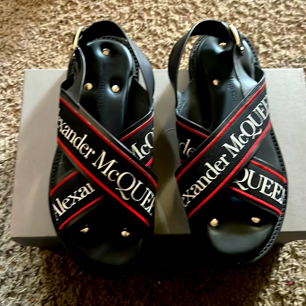 Nice summer sandal made by Alexander McQueen. Beautiful good purchase.